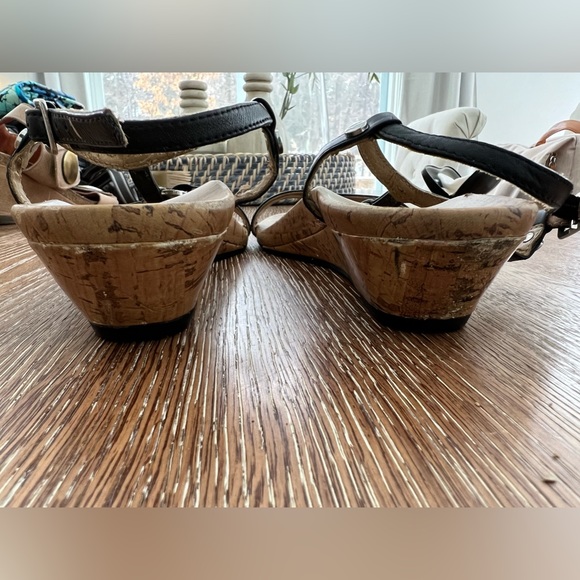 Vionic sandals - Picture 3 of 3